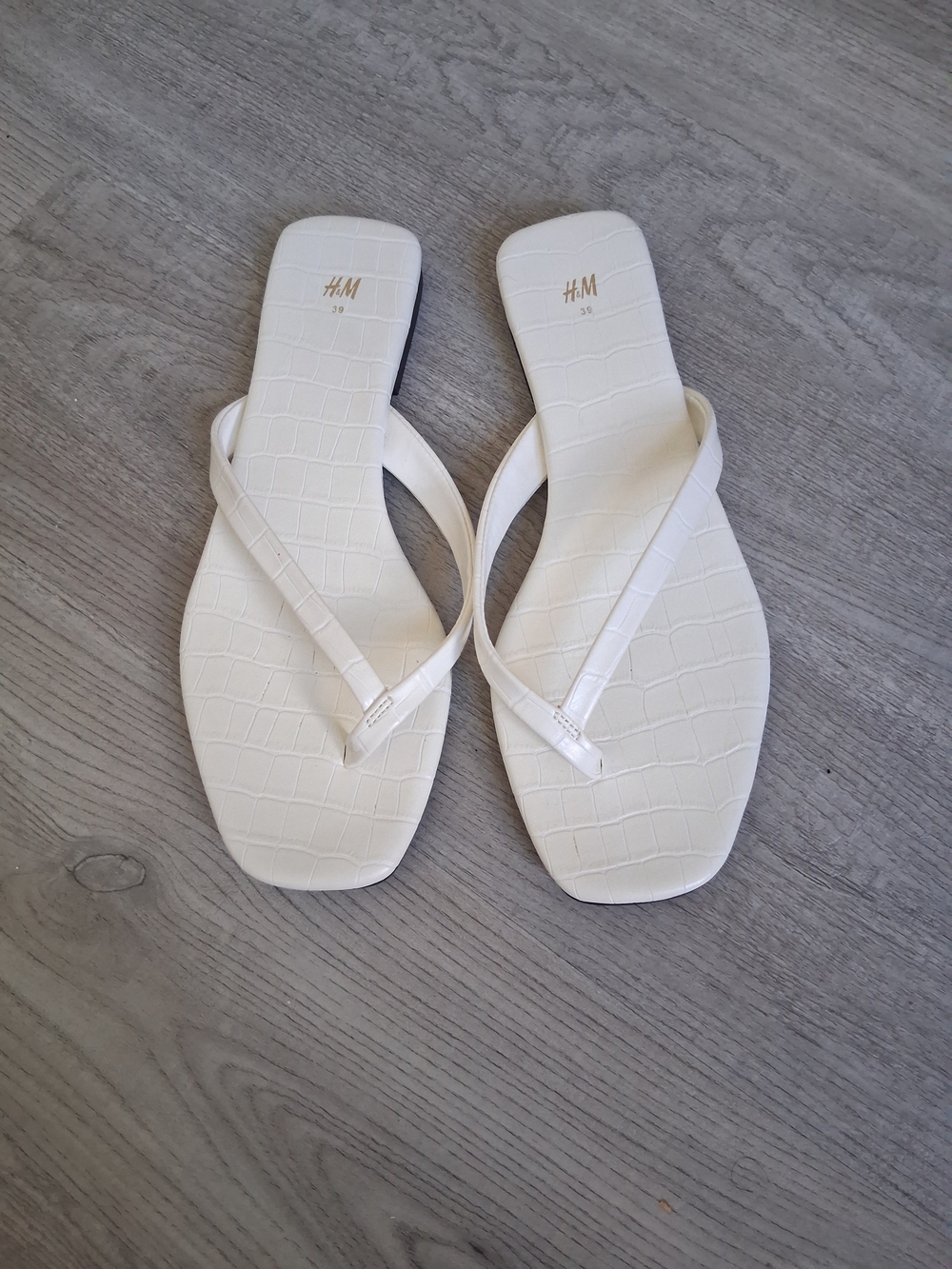 H&M White Croc-Texture Square Toe Flip Flop Sandals Size 8